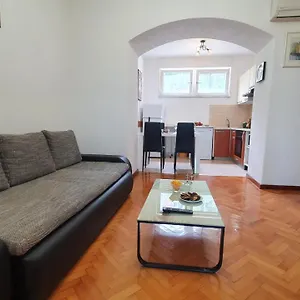  Apartment Anamarija